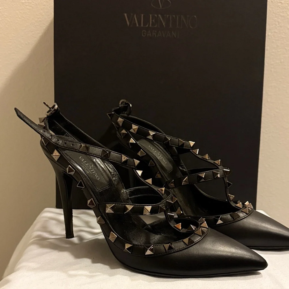 Valentino Garavani Black Rockstud Heels - Picture 4 of 6